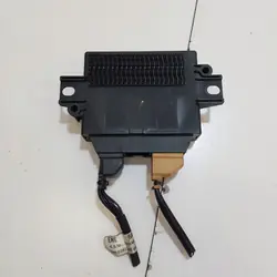 PDC-moduuli OEM 30682615 Volvo XC90:lle - Käytetty