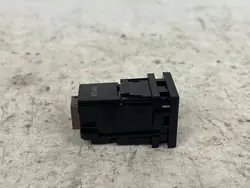 Prise USB Toyota Mirai OEM 12345 - Occasion