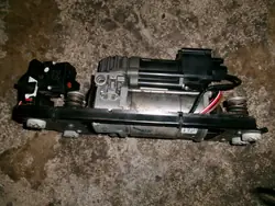 BMW F11 Veringscompressor OEM 6789450 - Gebruikt