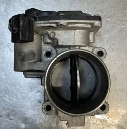 Kaasutinrunkio OEM 35100-2F600 Hyundai Tucson III:lle