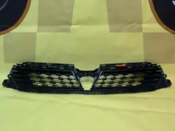 Grille Renault Clio 5 OEM 622565064R - État Utilisé