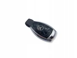 Llave Mercedes OEM UHP2251 - 3 Botones Plata Usada