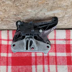Moottorin kiinnike OEM 9807992680 Peugeotille