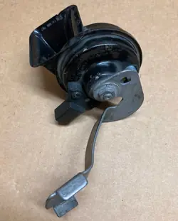 Toeter OEM 1K0951223B voor VW Skoda Octavia Superb Yeti