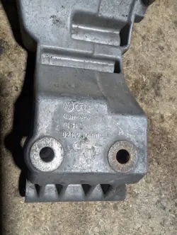 Support compresseur VW Passat B3 2.8 VR6 OEM 021260089A
