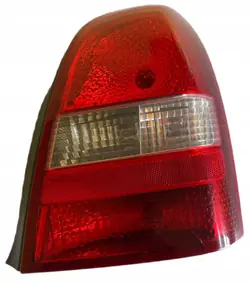 Luz trasera derecha Nissan Primera P12 Sedan