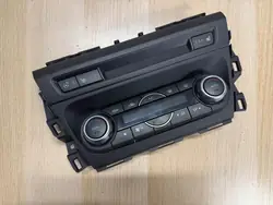Ilmastointipaneeli Mazda 3 III 13-18 OEM B62V61190D