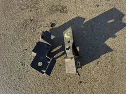 2X Glissière de fixation phare avant droit Renault Master 4 IV