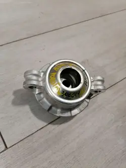 Ferrari 458 Voorste Schokdemperbevestiging OEM 340229
