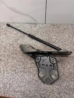 Dobradiça do Capô Direita OEM 31356753 Volvo XC40 2017-2024