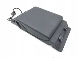 Tesla Model Y takaistuimen käsinoja OEM P150957900C