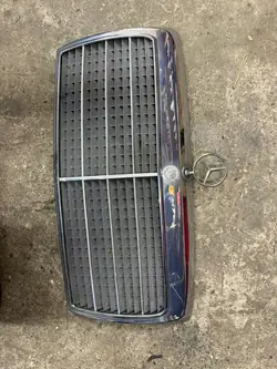 MERCEDES W124 84-92 Radiator Grill
