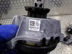 BMW Moottorin Kiinnike OEM 6860472 Oikea Puoli