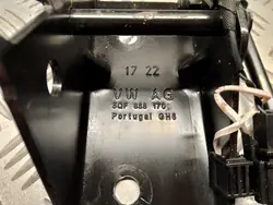 Istuinmoottorin kiinnike OEM 5QF888170 VW Tiguan II