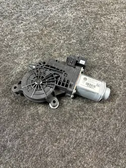 Skoda Fabia II höger framfönstermotor OEM 6Q2959801E