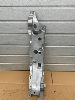 Refuerzo de guardabarros derecho trasero Mercedes-Benz A2386400600