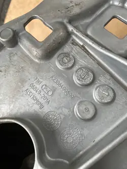 Renfort d'aile arrière droit Mercedes-Benz A2386400600