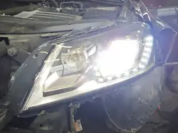 Vasen Bi-Xenon LED Ajovalot VW Passat B7