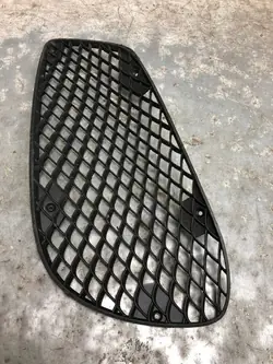 Vorderes rechtes Stoßfänger-Gitter Mercedes W212 AMG A2128850623