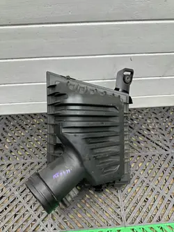 BMW Ilmansuodattimen kotelo X1 F48 F49 OE 8513916