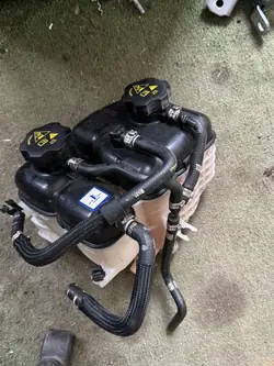 Tanque de nivelamento Maserati Ghibli OEM 18697 - Usado
