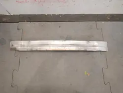 Etupuskuri AUDI Q5 2008-2016 8R0807113C