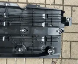 Höger underkroppsskydd Opel Corsa F 9842390880
