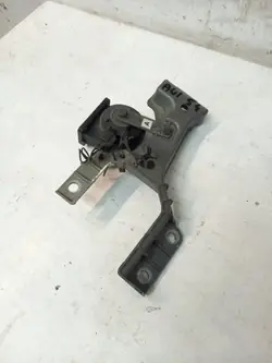 Suporte direito dianteiro viga Jaguar XE XF OEM