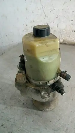 Bomba dirección asistida Ford C-MAX MK1 2.0 TDCI OEM 4M513K514BD