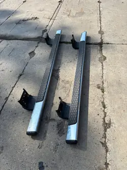 OEM BN sivuportaat Dodge RAM 1500 2019+
