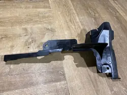 Vänster övre luftstyrning Range Rover Velar LR092702