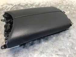 Tunneli nojatuoli nahka OEM 2056800096 Mercedes W205