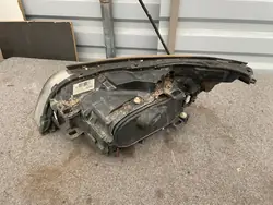 Volvo V60 2011 Oikea etuvalaisin