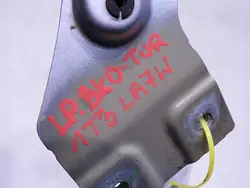 Support de garde-boue OEM 1T0821135C - État utilisé