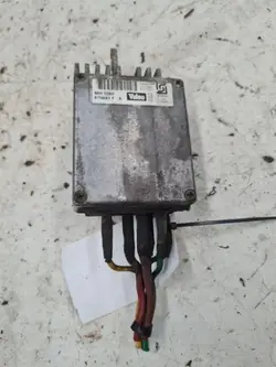 Relais de ventilateur radiateur OEM 870681F Audi A4 Avant