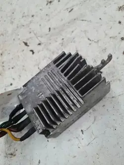 Relais de ventilateur radiateur OEM 870681F Audi A4 Avant