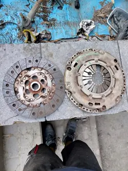 Kaksoismassakytkin VW Polo 1.9 TDI 038141025D