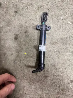 Maserati Levante linke Scheinwerferwaschanlage OEM L90084308
