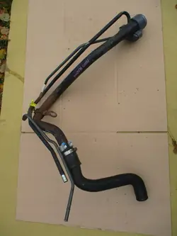 TOYOTA AURIS 2007- TUBO DE ENTRADA DE COMBUSTÍVEL