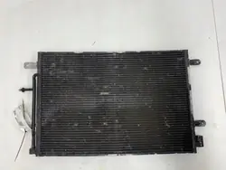 Condenseur A/C OEM 8E0260403T pour Audi A4 Avant 2007