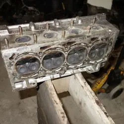 Käytetty sylinterinkansi OEM hnetdd VW Golf IV 1.4