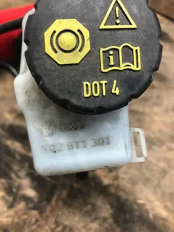 Réservoir de liquide de frein Audi A3 8V OEM 5Q2611301
