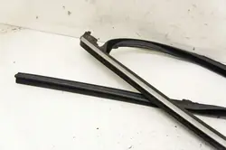 UV145 Ford Edge Mk2 Vänster bakdörr glastätning