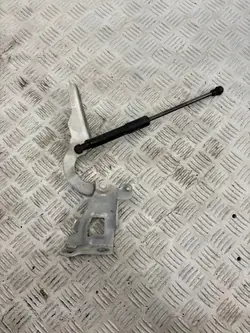 Vänster Motorhuvehängsel OEM 654010249R Renault Trafic III
