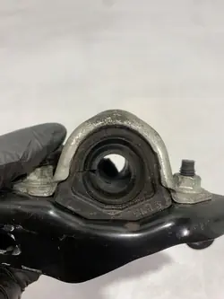 Support de stabilisateur arrière Subaru OEM FBZ18434