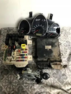 Unité de contrôle moteur Mitsubishi Colt VI 1.3 95CV A1351505979