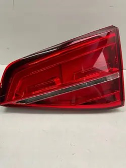 VW JETTA Lámpara Trasera Derecha Oscura UE