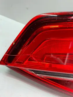 VW JETTA Feu Arrière Droit Sombre UE