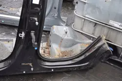 Volvo XC40 Pilar A B C Dobradiça Esquerda Longa OEM SKDGIUB