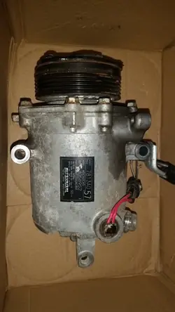 Compresor de aire acondicionado Suzuki OE AKC200A084